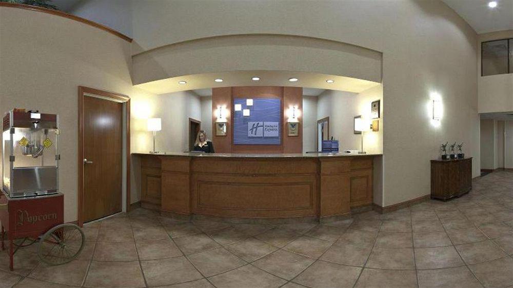 Holiday Inn Express Hotel & Suites Forest By Ihg Ngoại thất bức ảnh