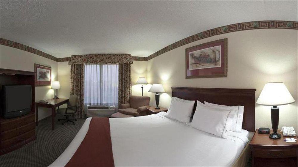 Holiday Inn Express Hotel & Suites Forest By Ihg Ngoại thất bức ảnh