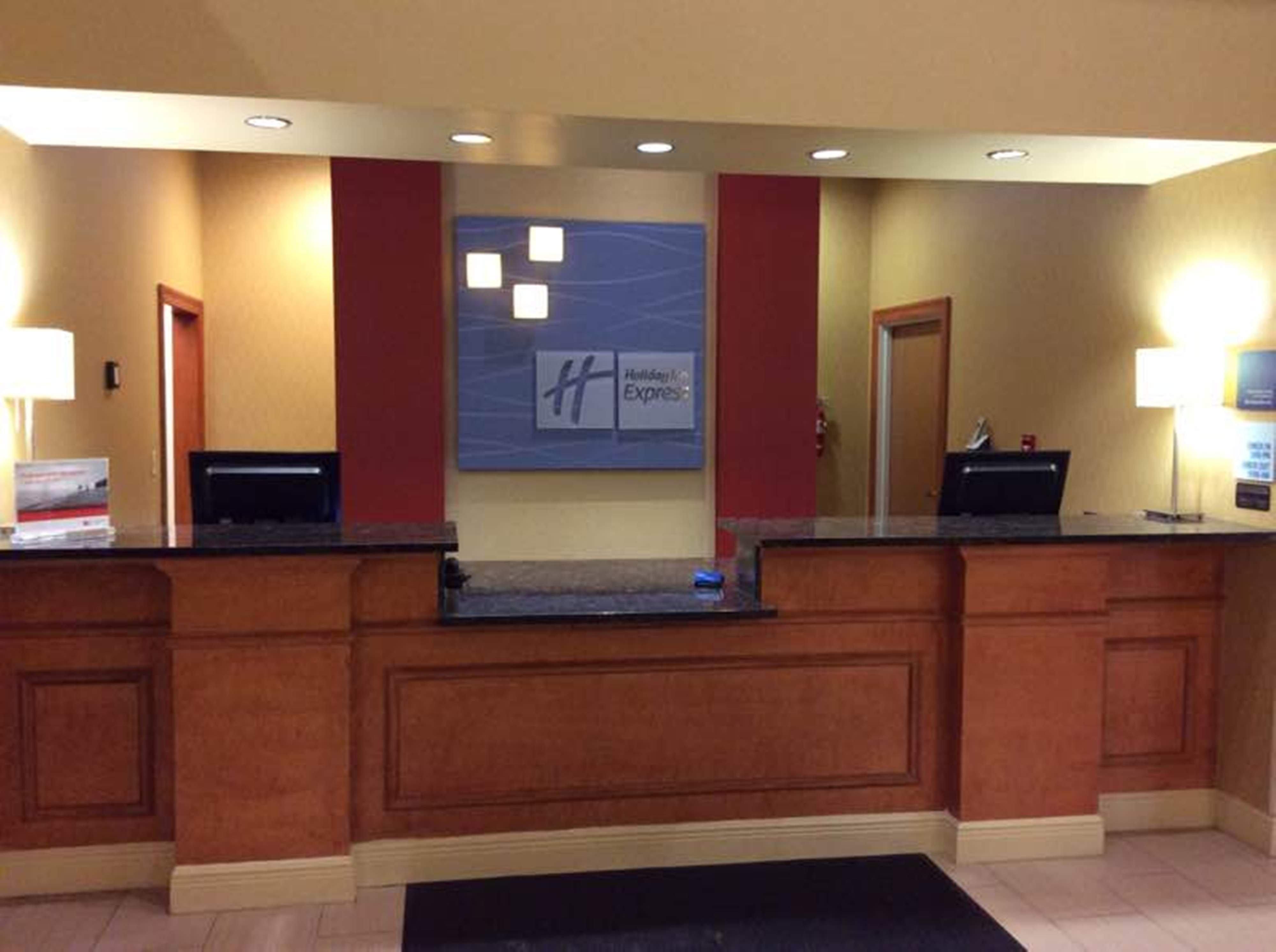 Holiday Inn Express Hotel & Suites Forest By Ihg Ngoại thất bức ảnh