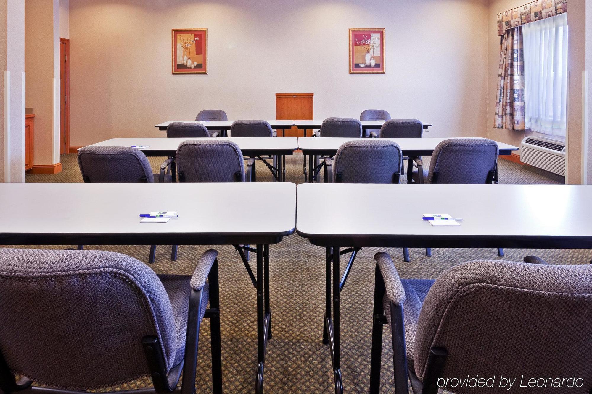 Holiday Inn Express Hotel & Suites Forest By Ihg Ngoại thất bức ảnh