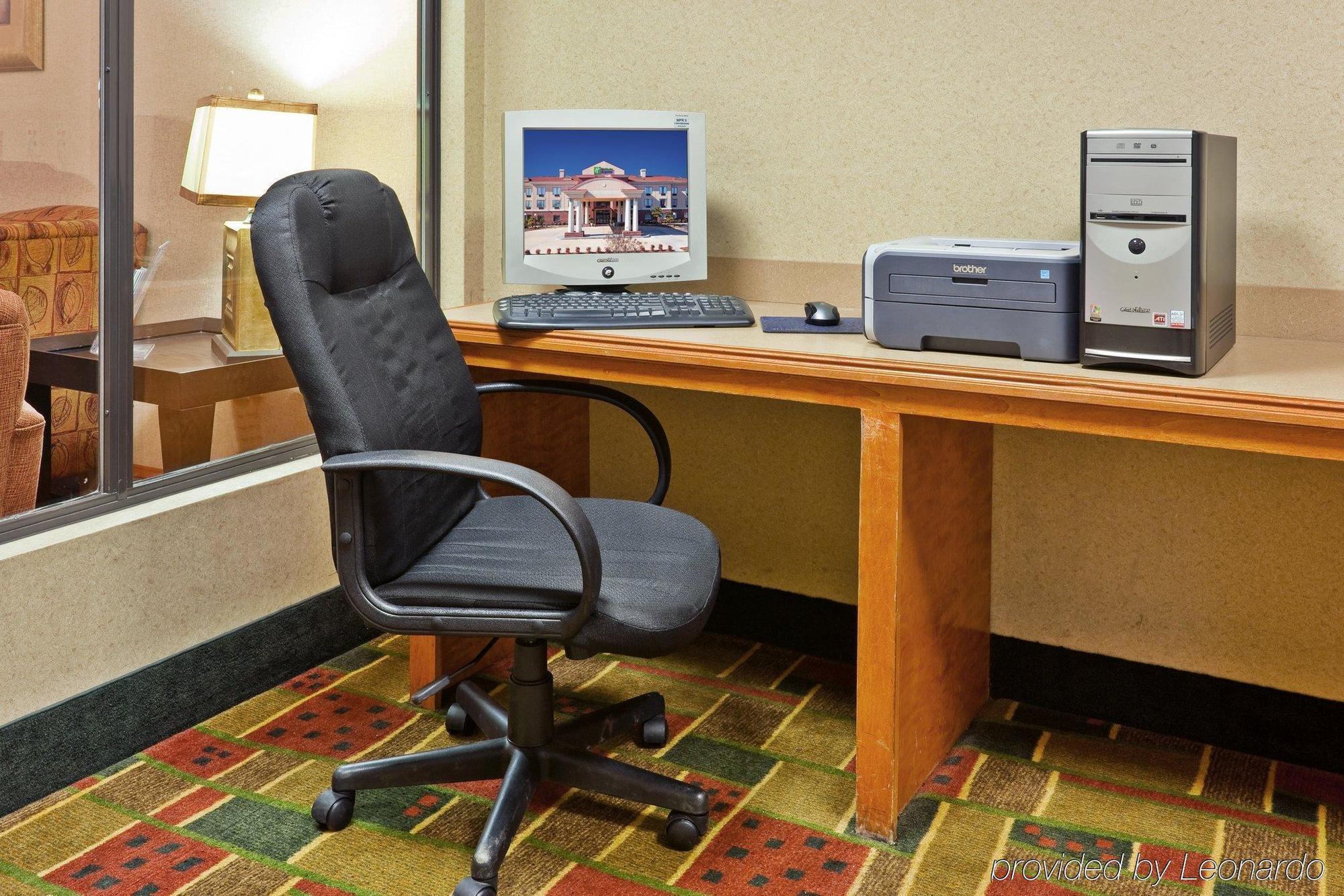 Holiday Inn Express Hotel & Suites Forest By Ihg Ngoại thất bức ảnh
