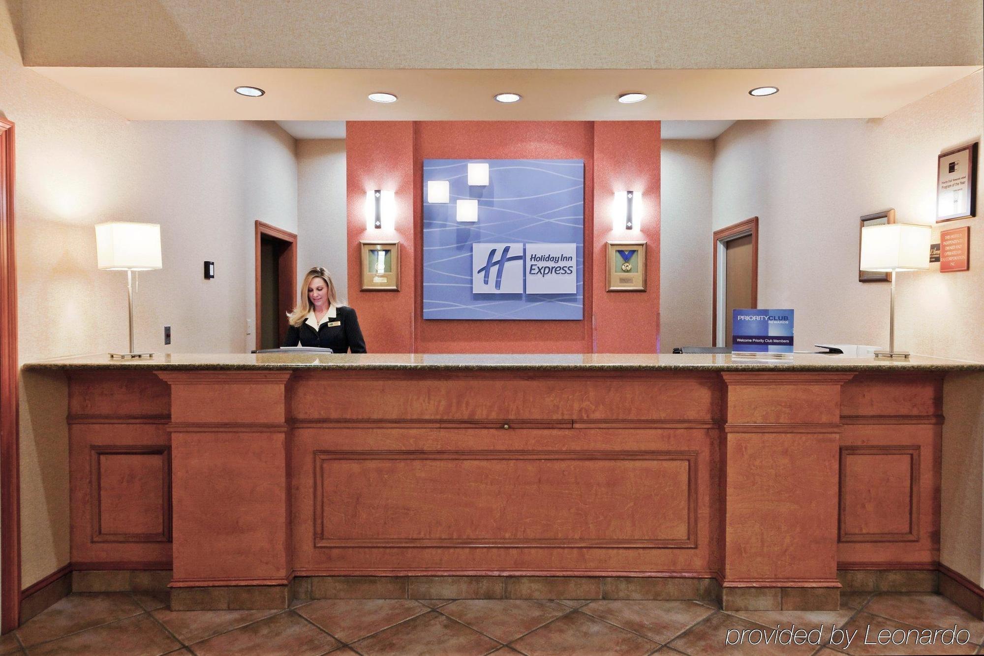 Holiday Inn Express Hotel & Suites Forest By Ihg Ngoại thất bức ảnh