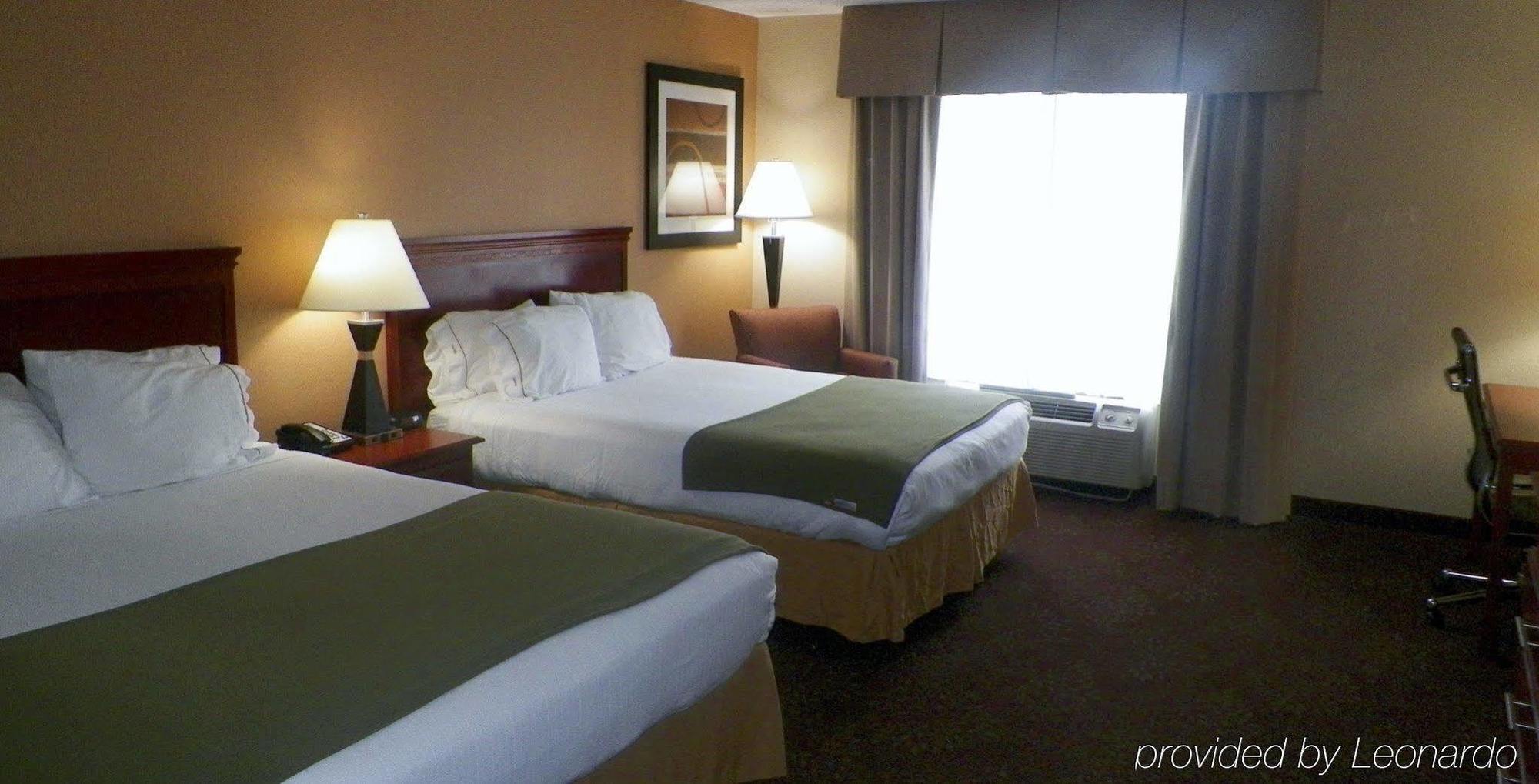 Holiday Inn Express Hotel & Suites Forest By Ihg Ngoại thất bức ảnh